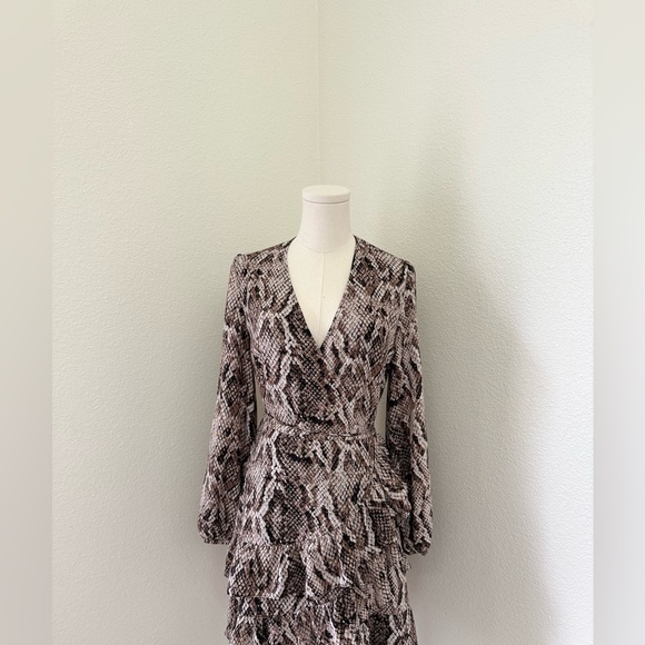 1. STATE Brown Sultry Snakeskin Print Ruffled Long Sleeve Wrap Mini Dress Size 4 - Picture 7 of 13